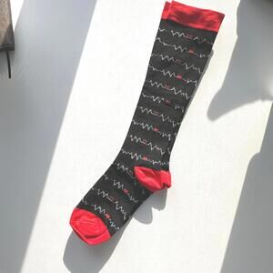 NWOT CTHH Compression Circulation 20-30 mmHg Black/Red Socks with Heartbeat -S/M